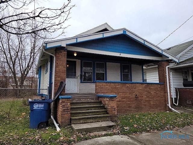 1st image of 728 Ashwood Ave