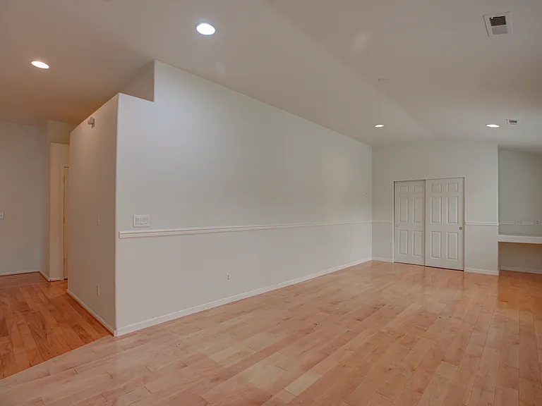 18916 SE 23rd St — Photo 28