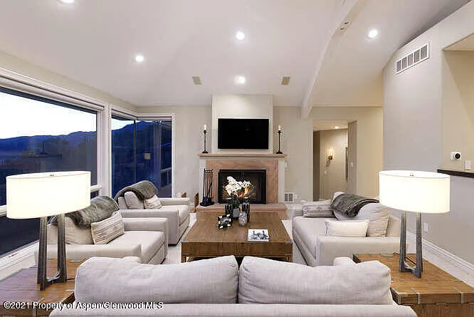 571 Booth Ln — Photo 21