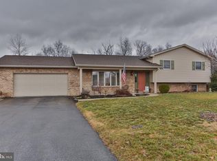 261 Topaz Dr, Chambersburg, PA 17202