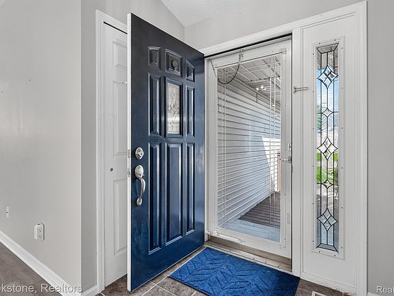 5th image of 6098 Hedgerow Cir