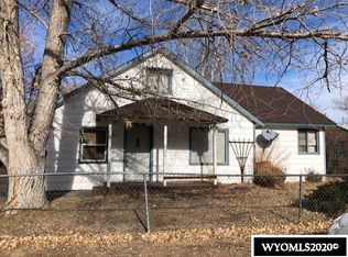 208 W Rochester Ave, Saratoga, WY 82331