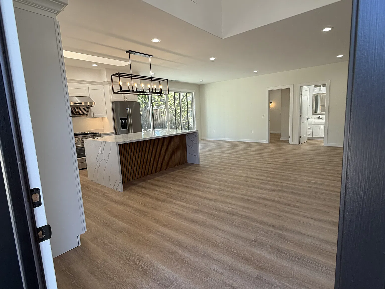 3 bed, 1800 sqft, $5,600 — Photo 2