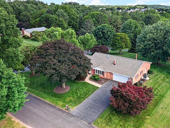 2nd image of 1301 Beaumont Ct