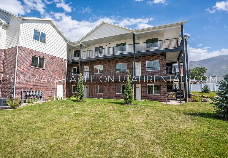 450 W Main St — Photo 2