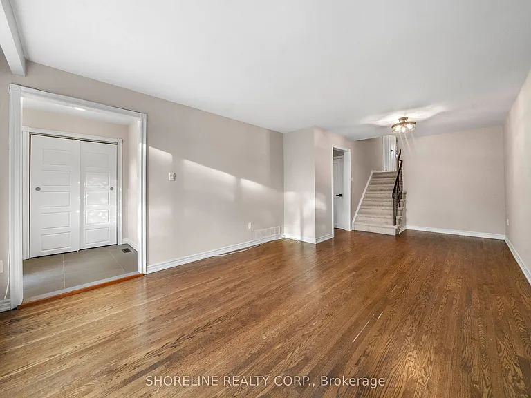 608 Raphael Ave #UPPER — Photo 8