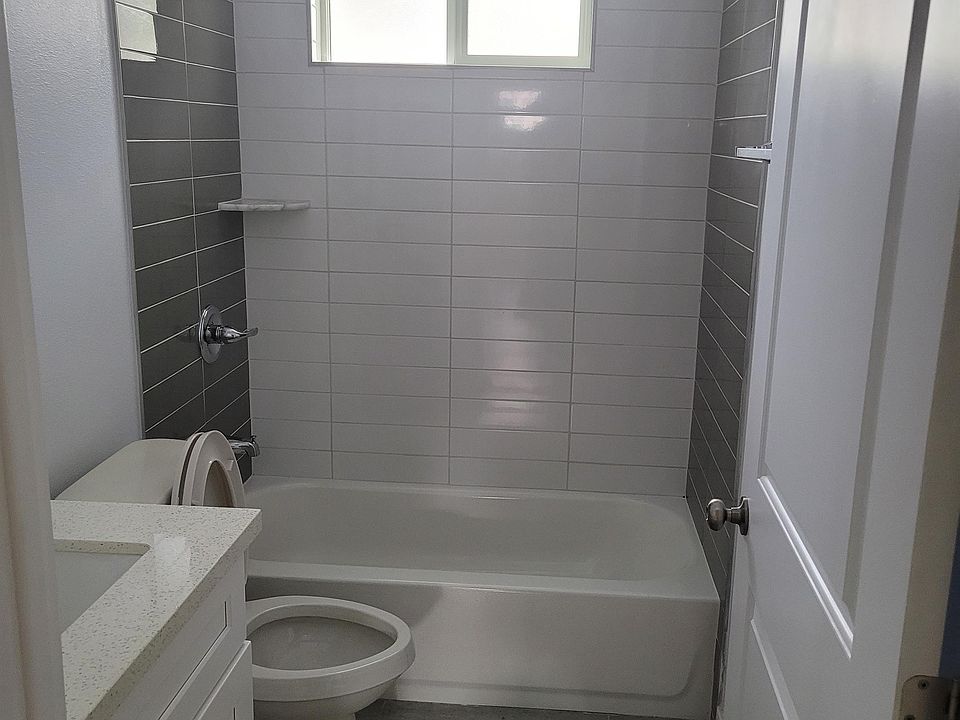 1st image of 715 1/2 W 47th St #11046351