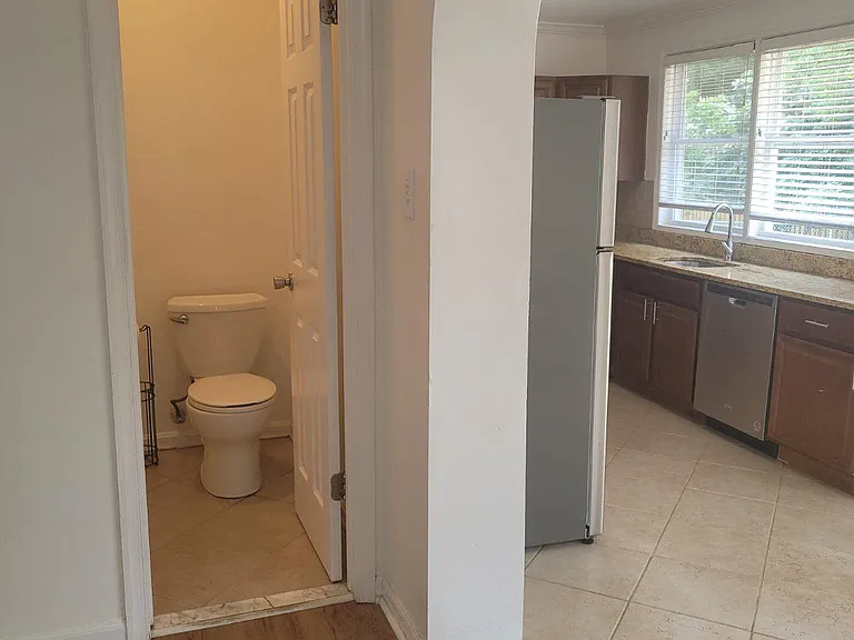 6818 Rolling Rd — Photo 13