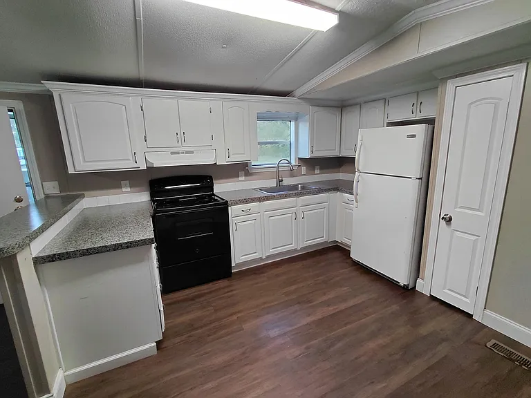 175 Oak Ridge Rd — Photo 3