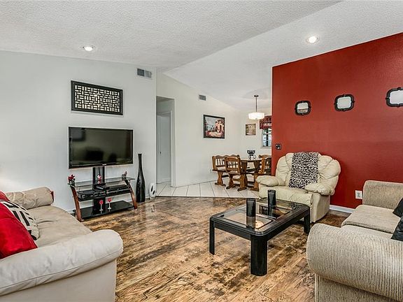 4th image of 11019 Airview Dr