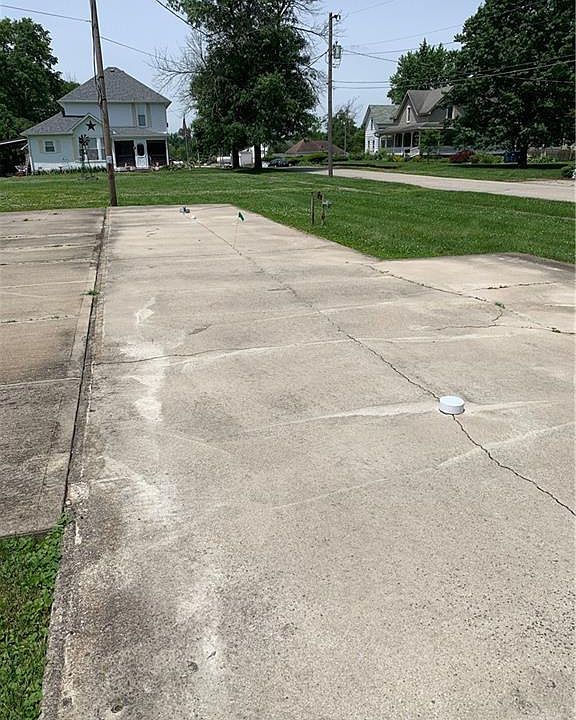 2nd image of 300 W 3rd St