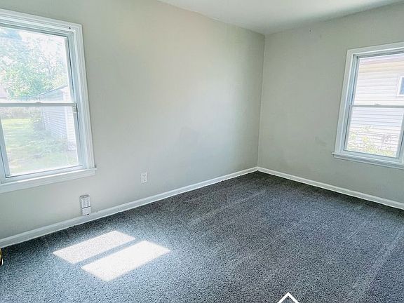 4th image of 18332 Beechwood St
