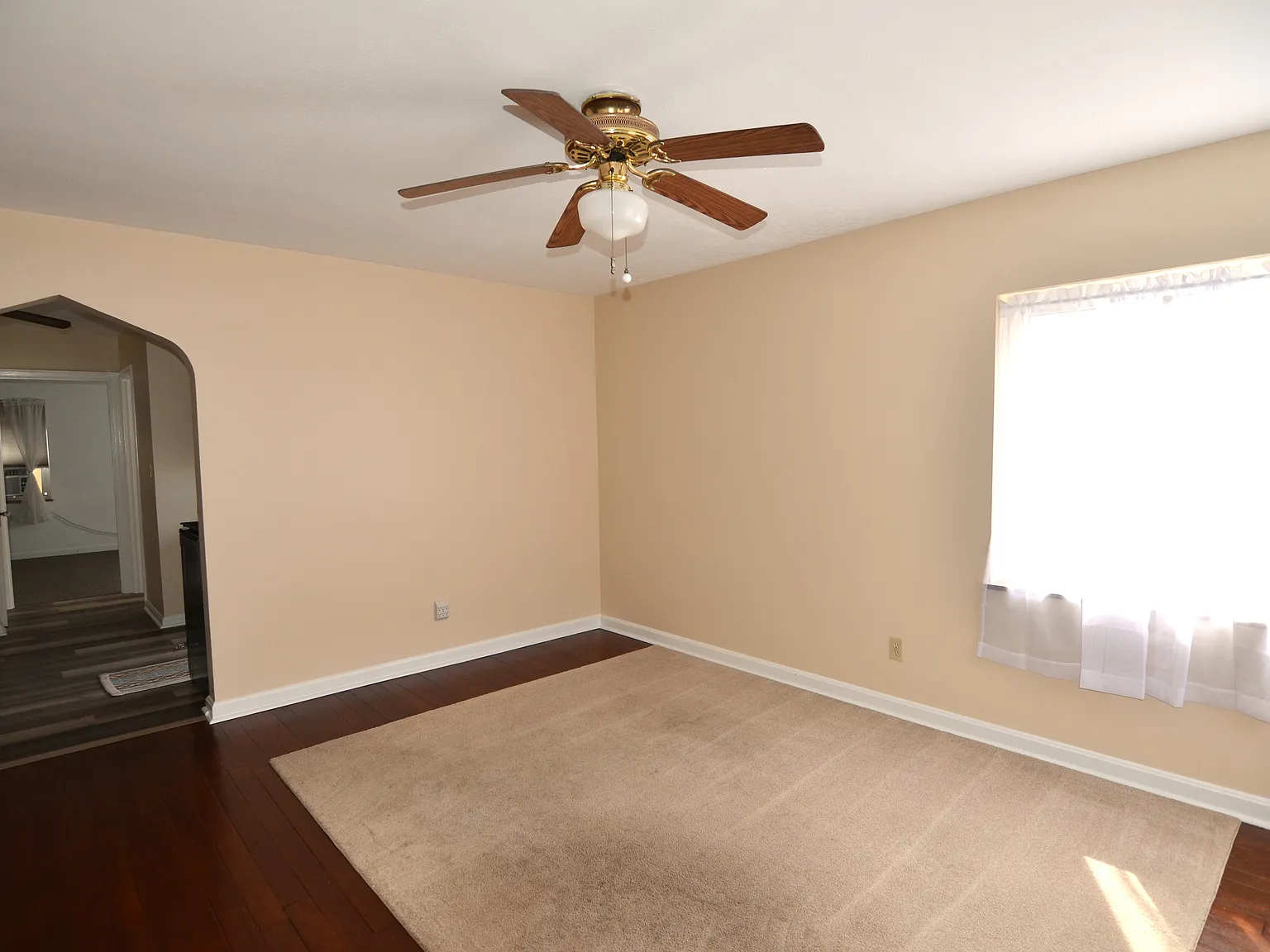 1 bed, 700 sqft, $995 — Photo 2