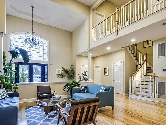 4th image of 19 Wilkshire Cir