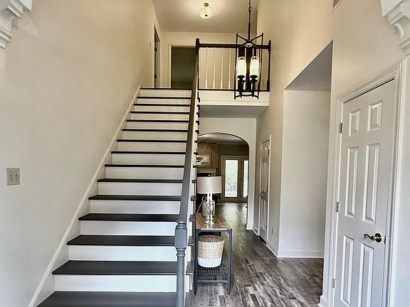 3rd image of 756 Crestover Dr