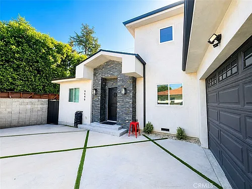 6651 Noble Ave Photo 1