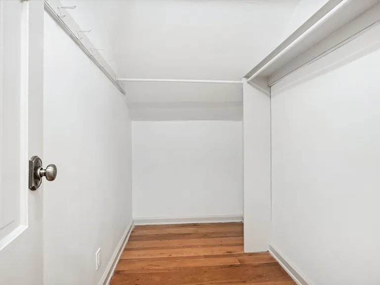 Carlton Park Apartments — Photo 69