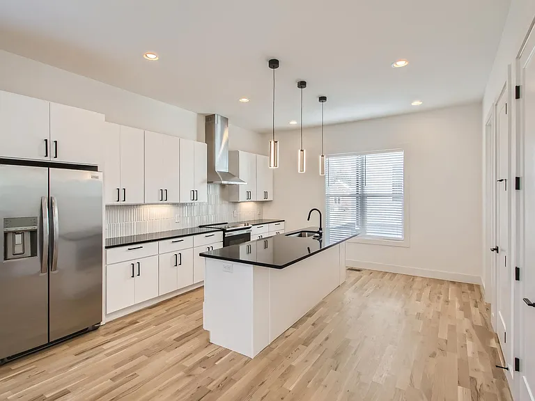 405 Serenity Ln — Photo 21