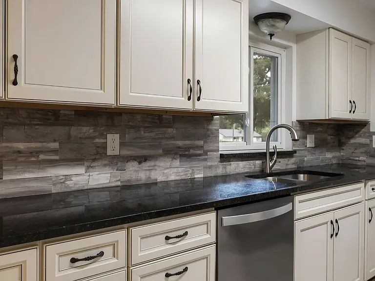 4465 NE 34th Ct — Photo 5