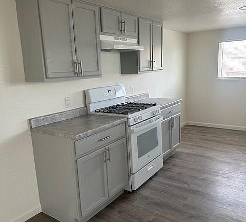 3rd image of 1900 Oliver Dr
