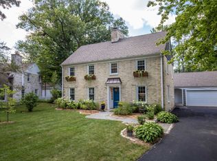 400 E Daphne Rd, Milwaukee, WI 53217