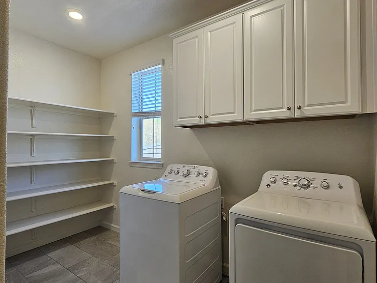 8013 Avanti Dr — Photo 34