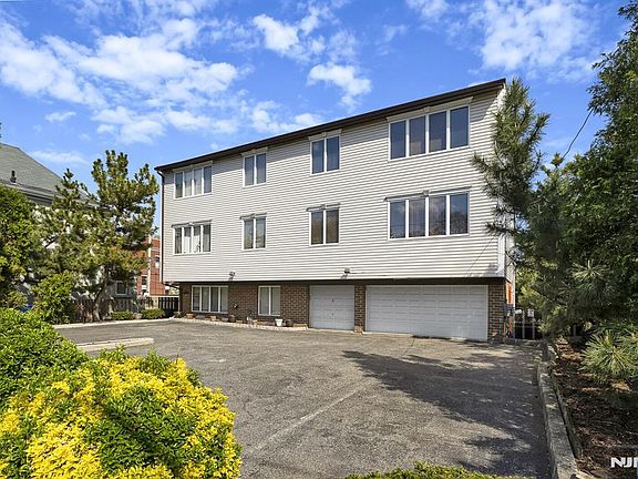 3rd image of 61 Eastern Way APT 3
