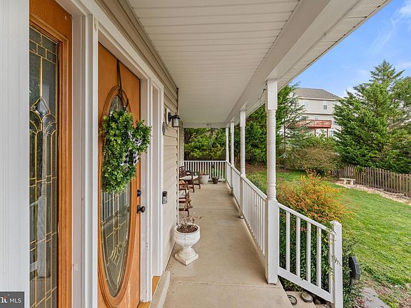4th image of 49 Brittany Ln