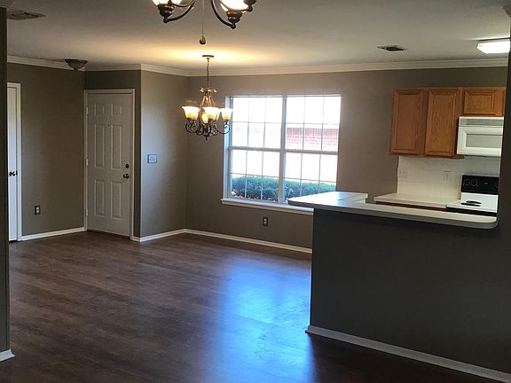 4th image of 220 Willowbrook Ln