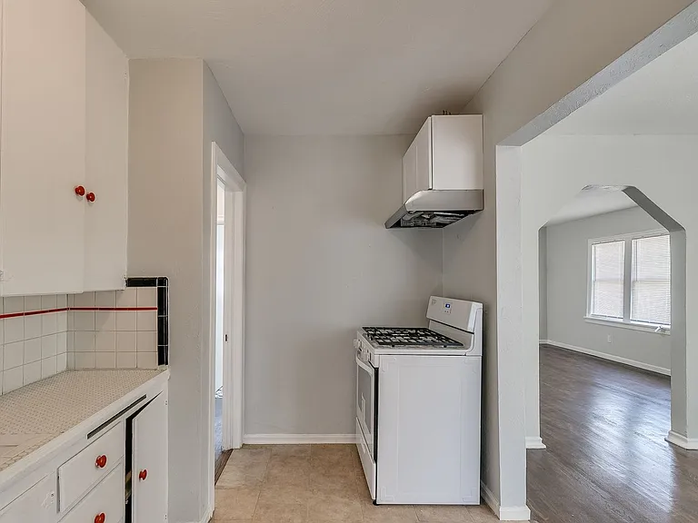 2042 NW 34th St — Photo 42