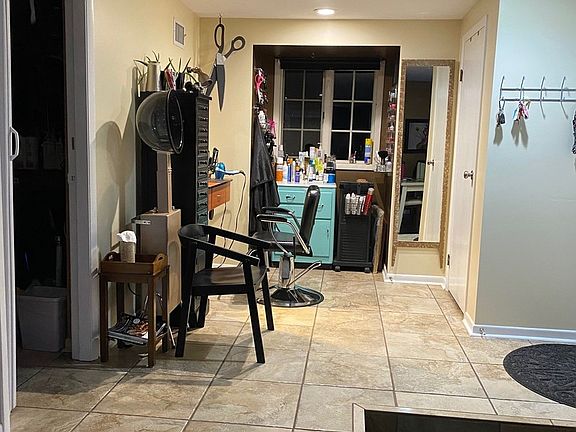 2nd image of 12 Algonquin Trl APT 3