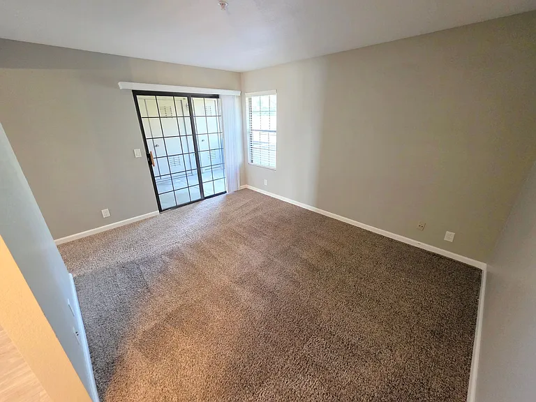 2411 Mission Ave — Photo 17