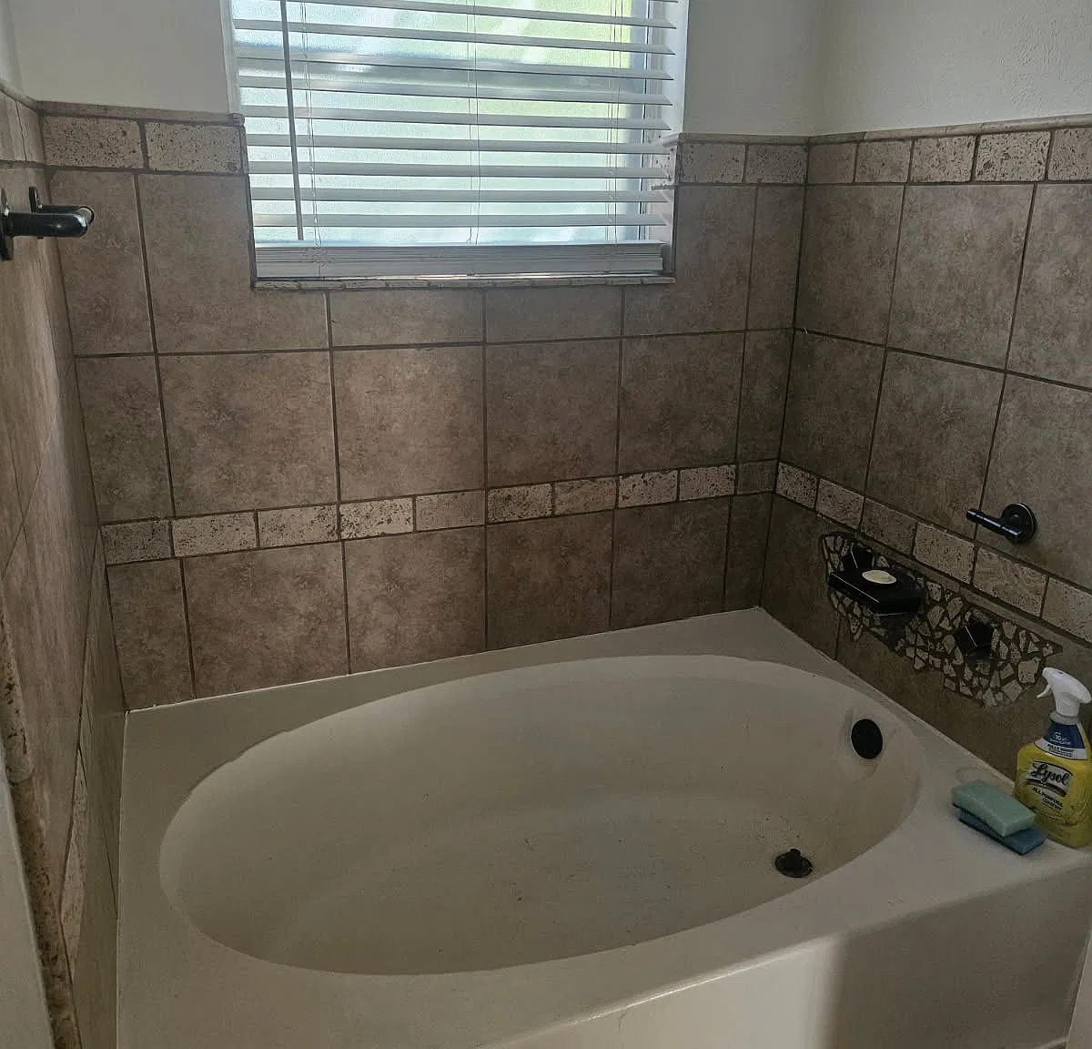 4 bed, 1507 sqft, $2,400 — Photo 3