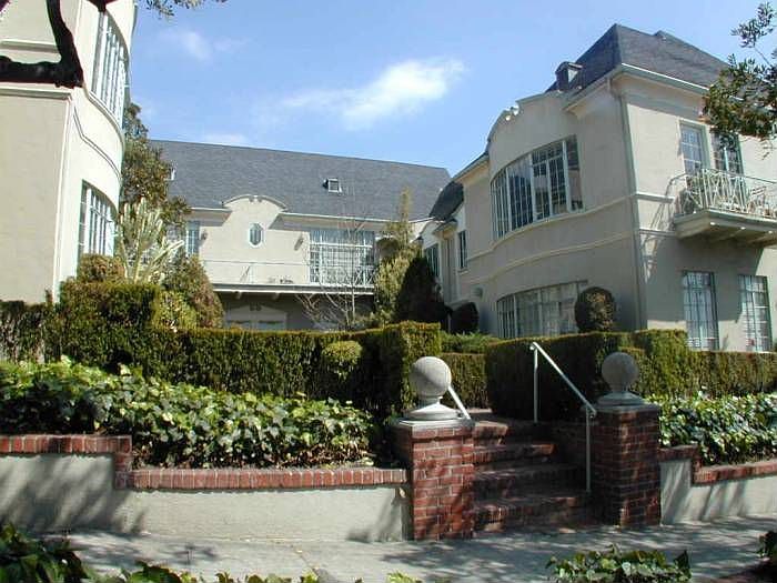 Grand Vintage / Courtyard