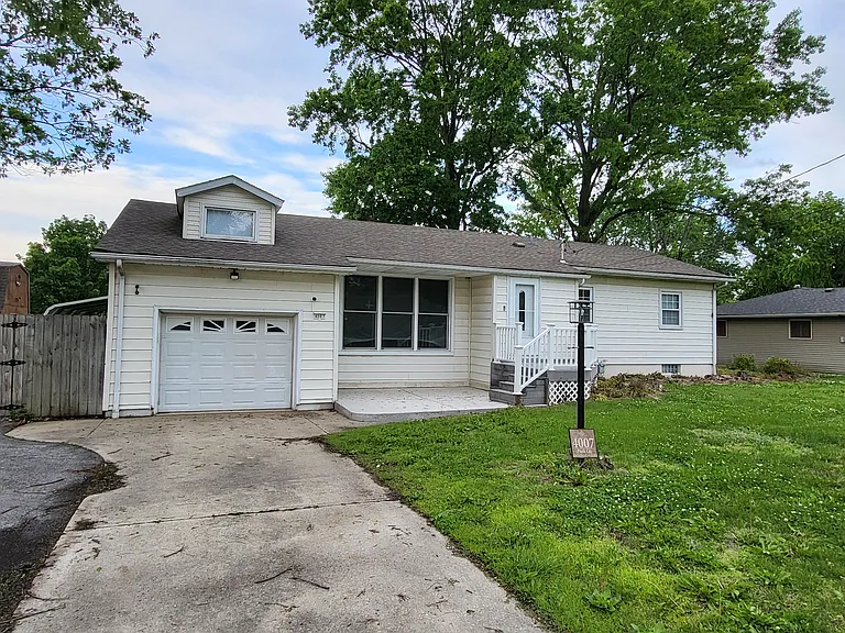 4007 Park Ln — Photo 2