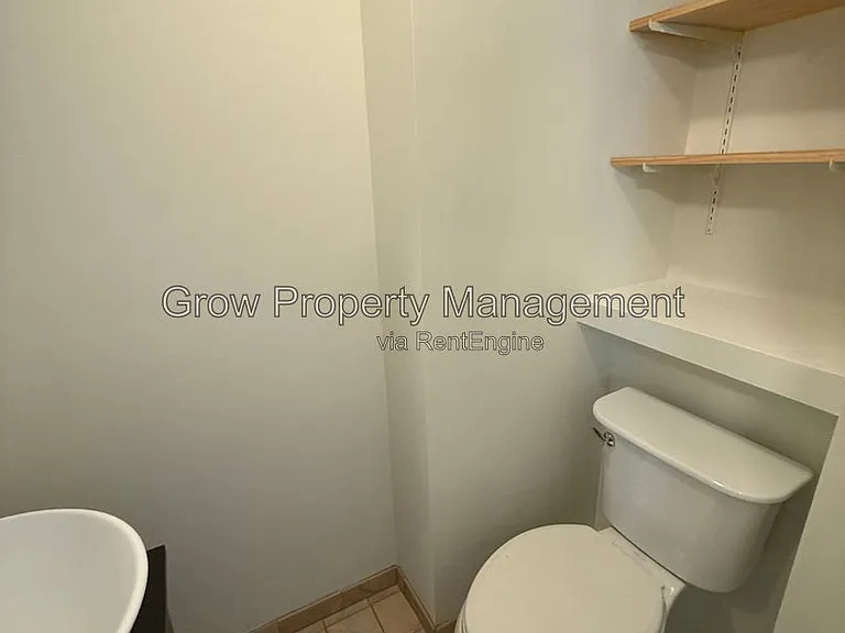 4714 Fowler St — Photo 17