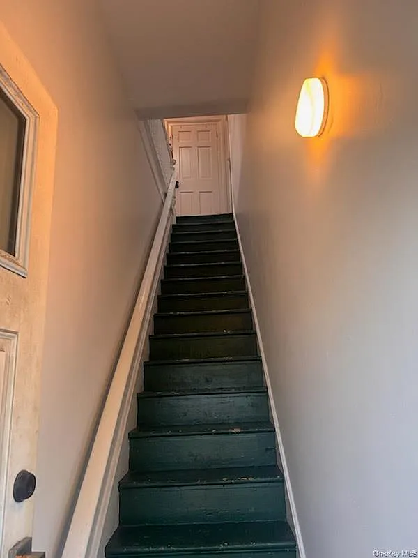 2 bed, 1.0 bath, 800 sqft, $2,700 — Photo 2