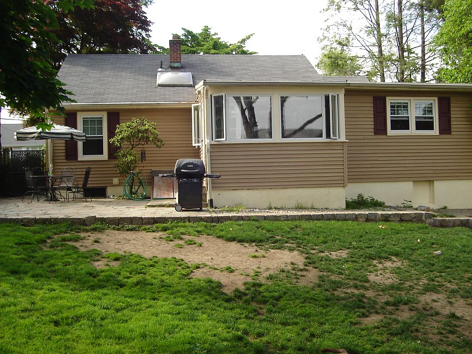 2nd image of 32 Quintard Dr
