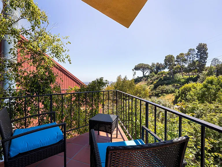 7038 Pacific View Dr — Photo 5