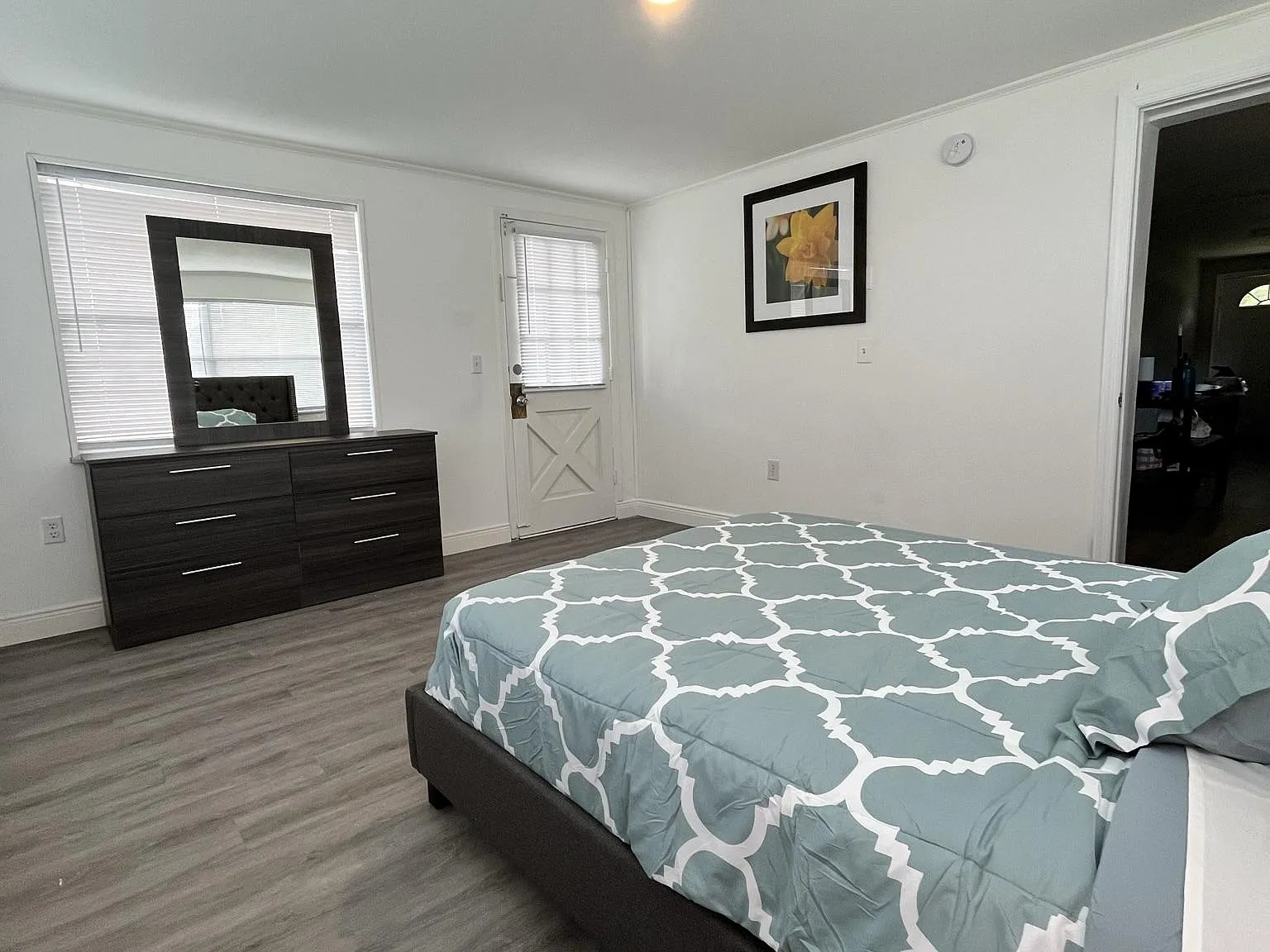 4 bed, 2.0 bath, 1064 sqft, $810 — Photo 2