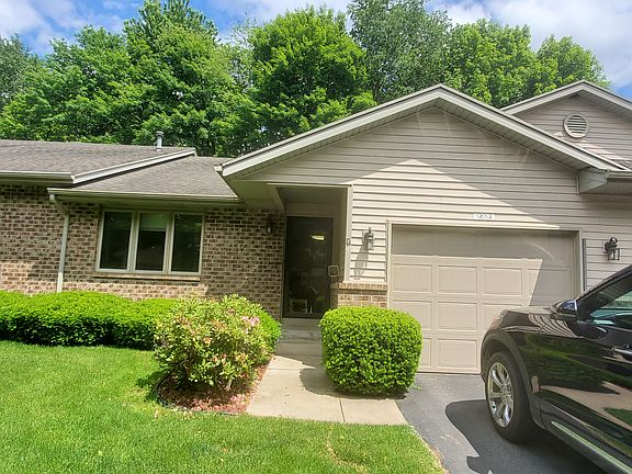 2nd image of 924 Ironwood Cir NW