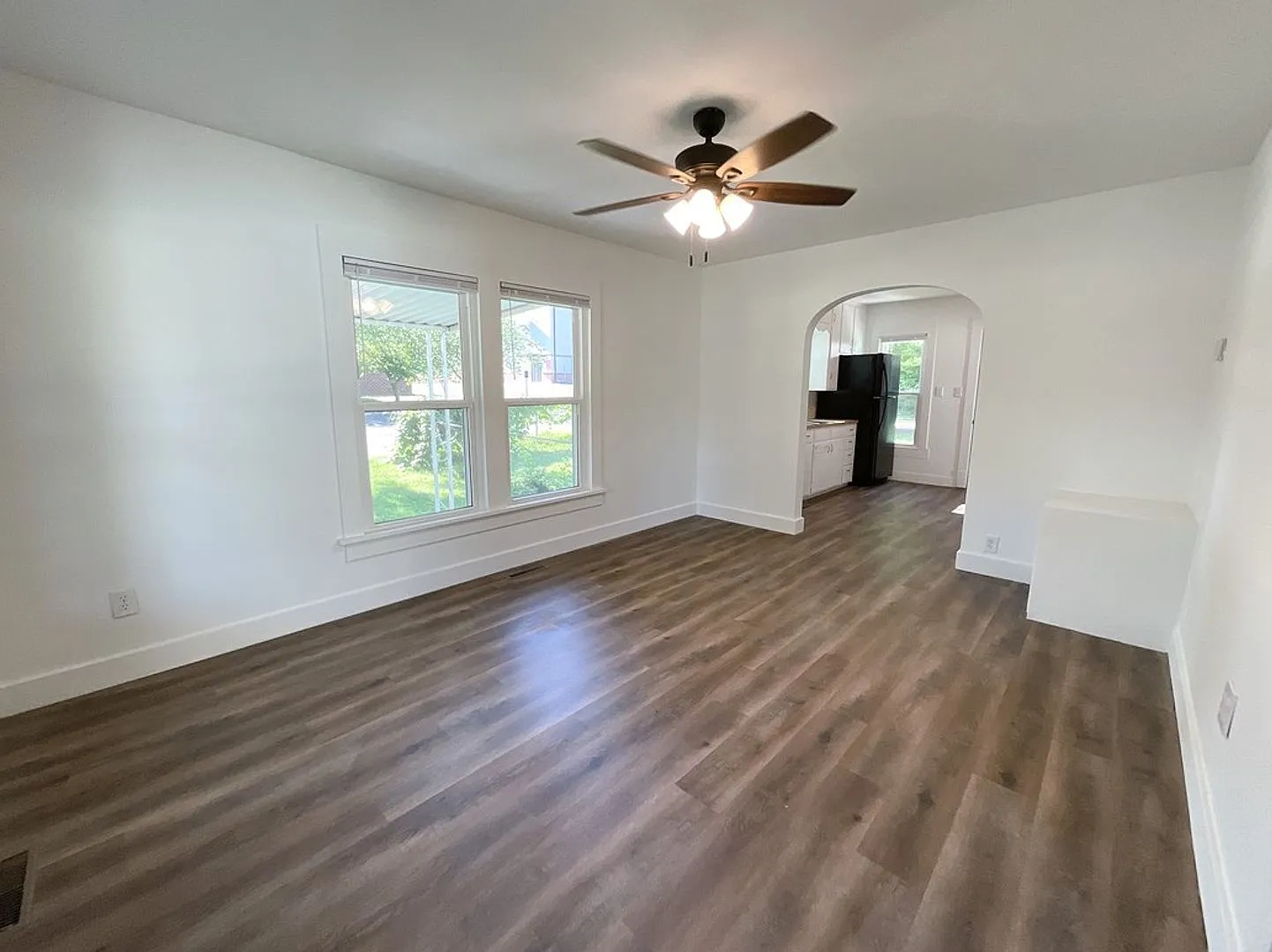 Leasing — Photo 3