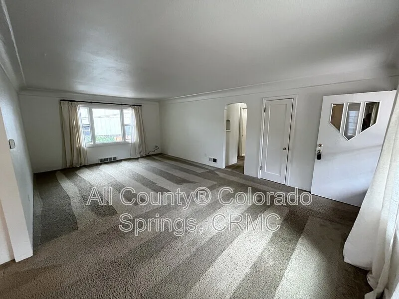 2 bed, 1.0 bath, 1136 sqft, $1,595 — Photo 2