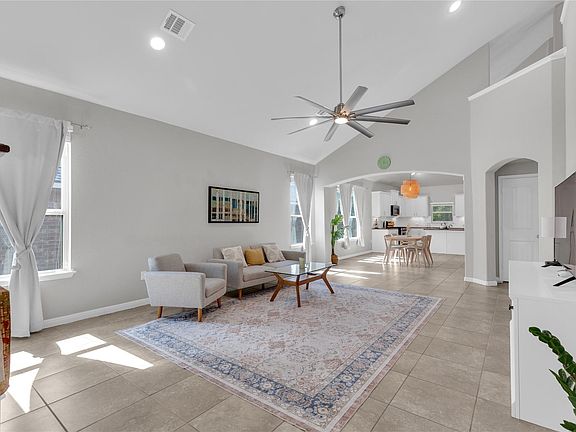 2nd image of 721 Schefer St