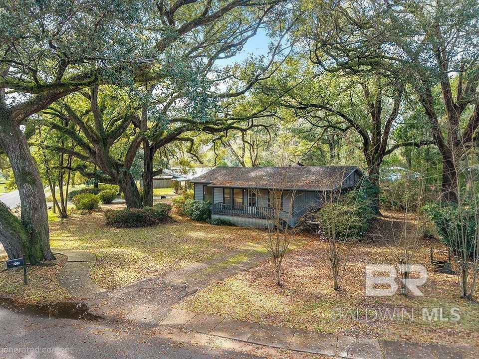 1st image of 907 Dauphine Cir