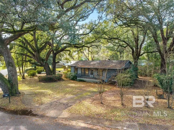 907 Dauphine Cir, Daphne, AL 36526
