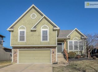 21952 W 97th Ter, Lenexa, KS 66220
