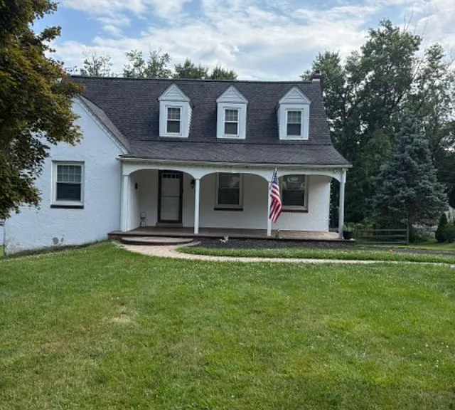 90 Clearview Ave — Photo 1