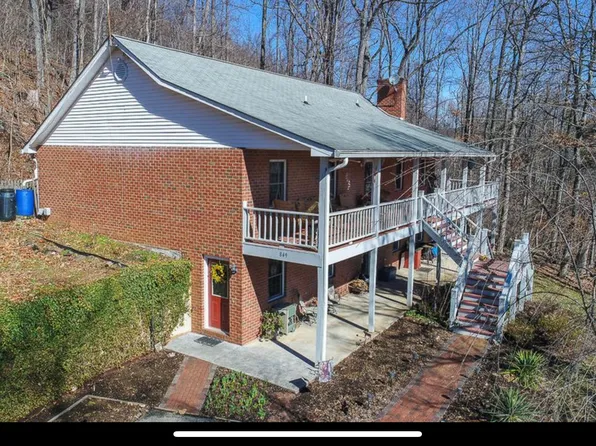 849 Dawnridge Ln, Troutville, VA 24175