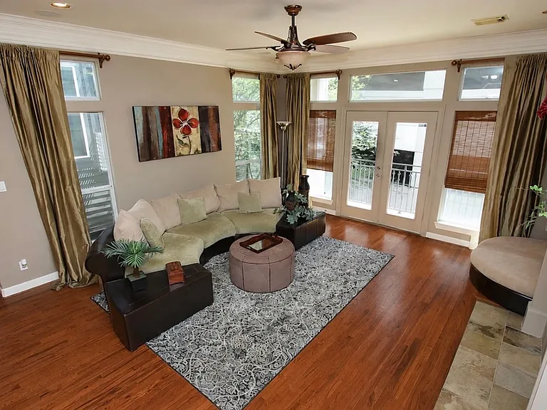 621 Hartman St — Photo 11